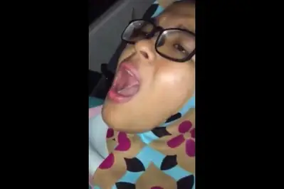 Cewek Berjilbab Mengalami Kejang di Dalam Mobil, Respons Tubuh yang Sangat Nyata dan Tidak Terduga